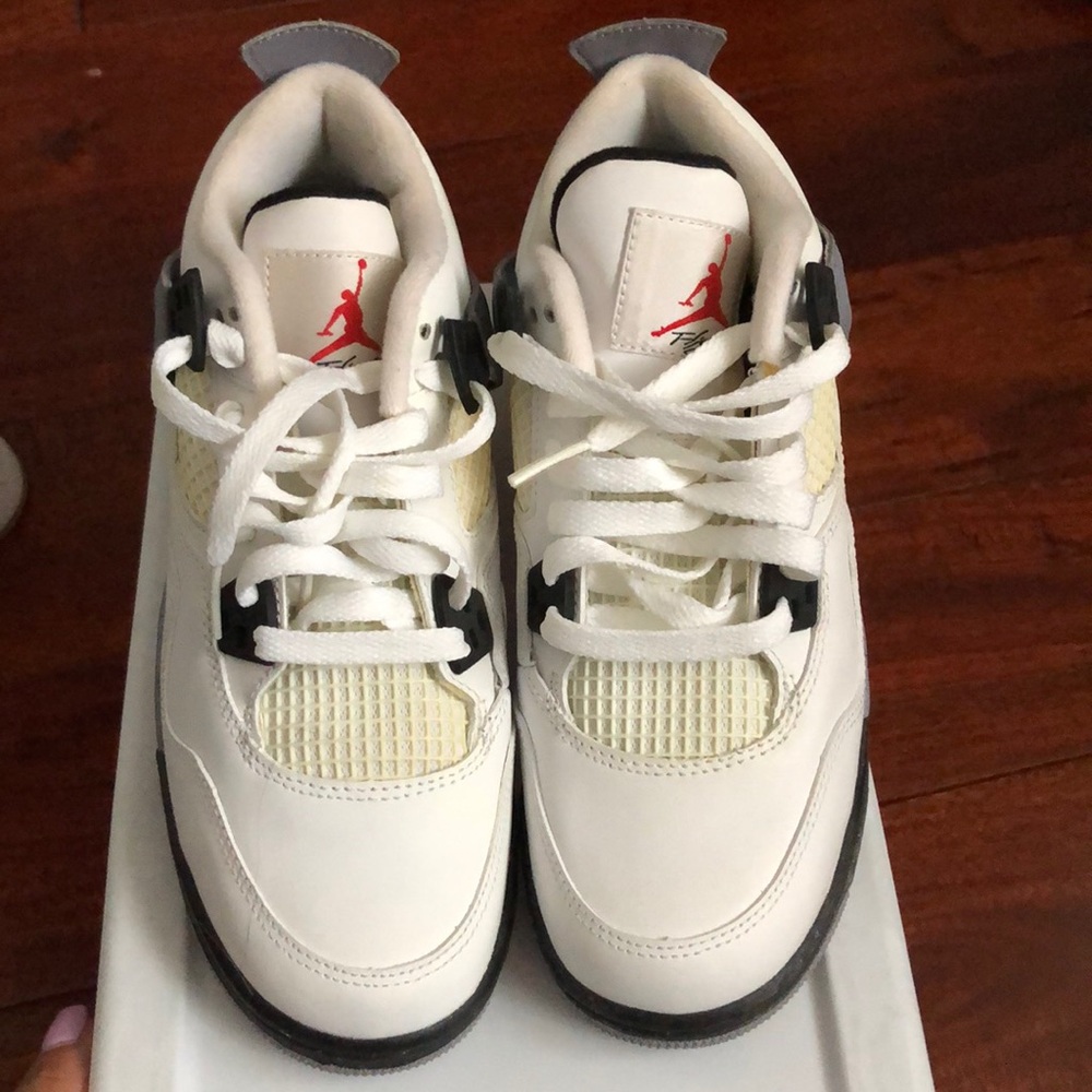Air Jordan retro 2011 Cement 4’s